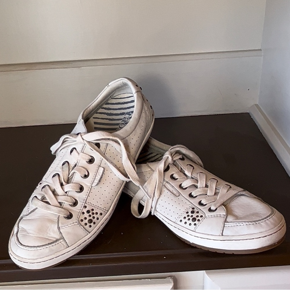 Taos Freedom Ivory Women’s Sneakers Size 8.5